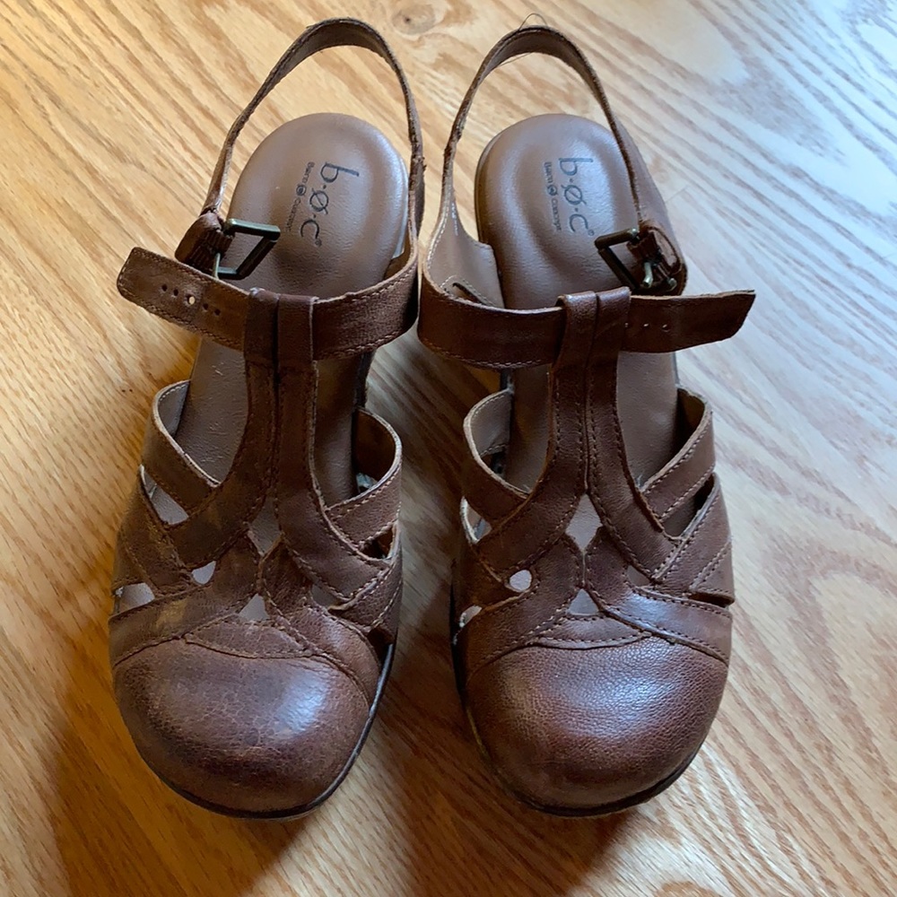 Brown strap heeled shoes